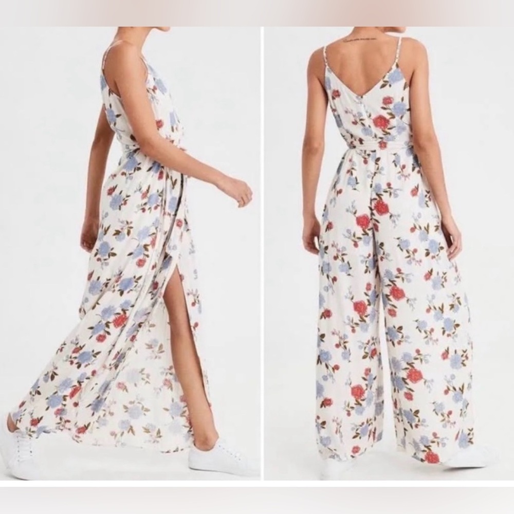 ❄️American Eagle Outfitters Floral Jumpsuit -
